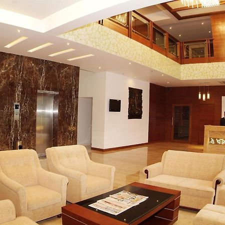 Parijatha Gateway Hotell Bangalore Exteriör bild