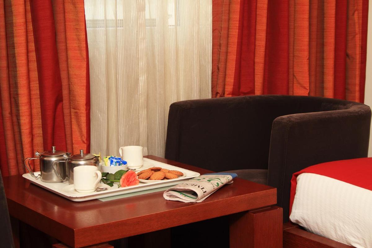 Parijatha Gateway Hotell Bangalore Exteriör bild