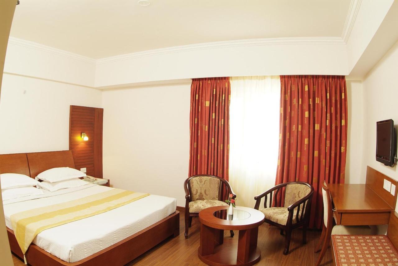 Parijatha Gateway Hotell Bangalore Exteriör bild