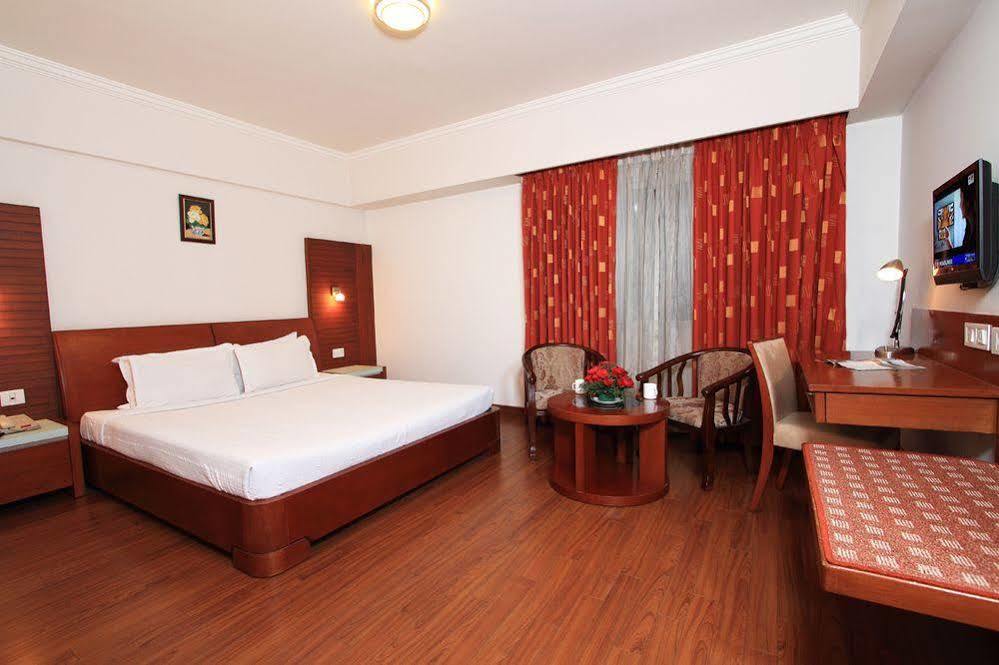 Parijatha Gateway Hotell Bangalore Exteriör bild