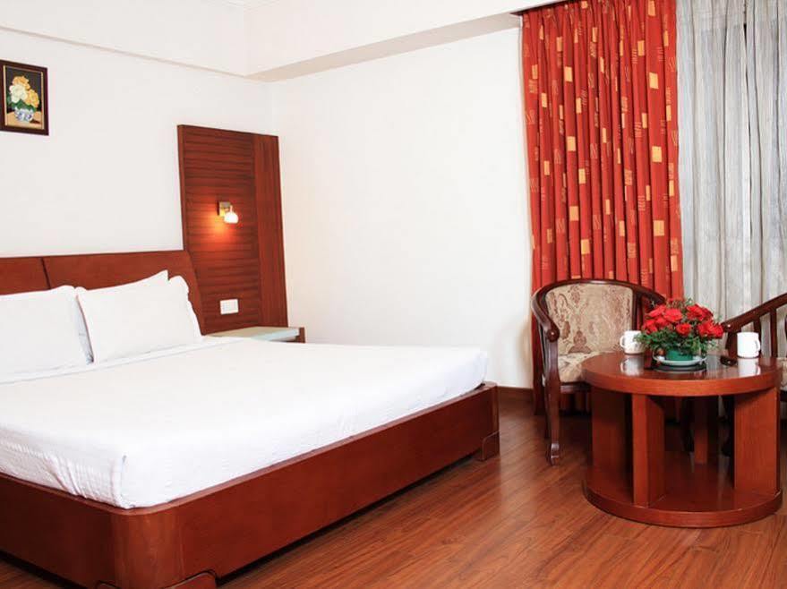 Parijatha Gateway Hotell Bangalore Exteriör bild