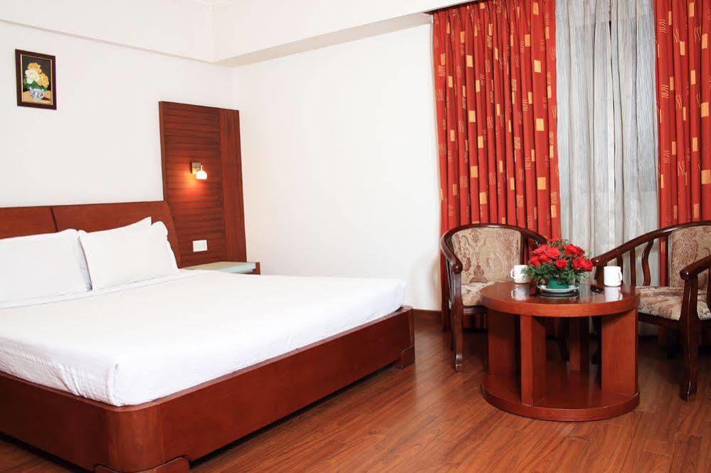 Parijatha Gateway Hotell Bangalore Exteriör bild